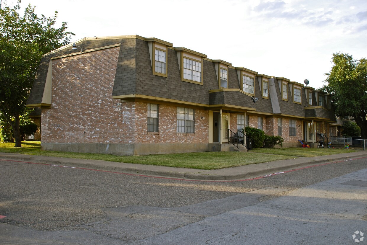 Primary Photo - Remond Cliff Plaza