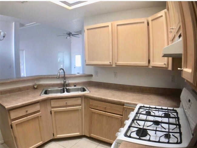 Building Photo - 3169 Queens Garden Cir