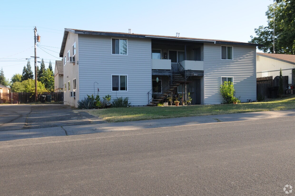 Primary Photo - 1911 Wildwood Way
