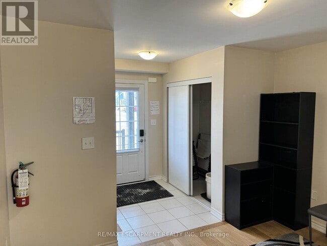 Building Photo - 70 Brown Bear St