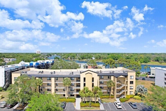 Foto del edificio - 2424 W Tampa Bay Blvd
