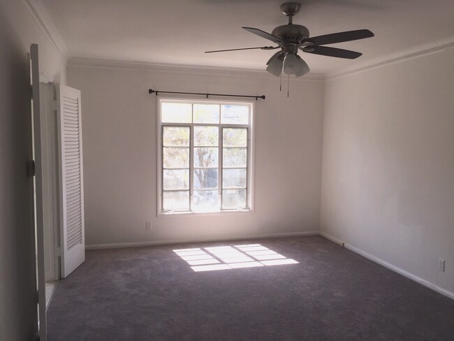 Building Photo - 1426 N Formosa Ave