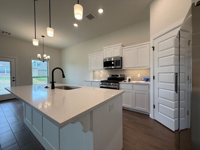Foto del edificio - 18116 Austin Ct