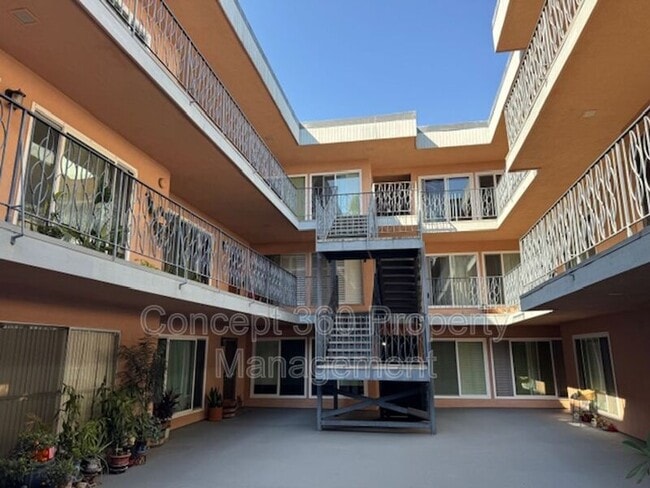 Foto del edificio - 1139 E OCEAN Blvd