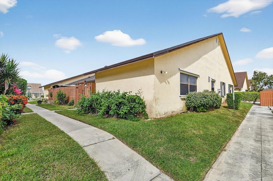 Photo - 484 Springdale Circle Unit 48D