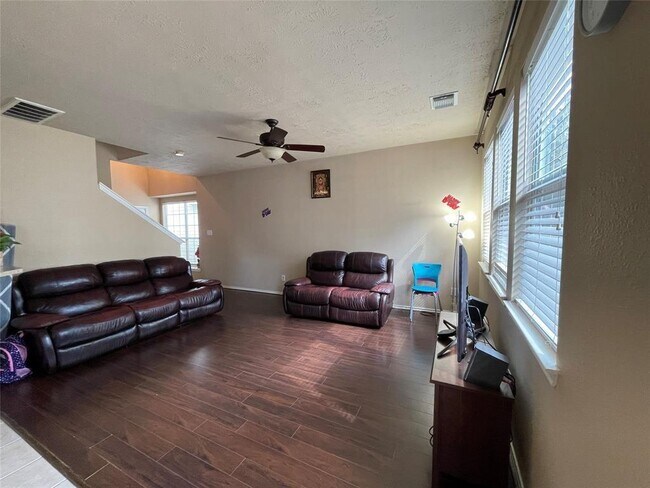 Foto del edificio - 5626 Claybeck Ln