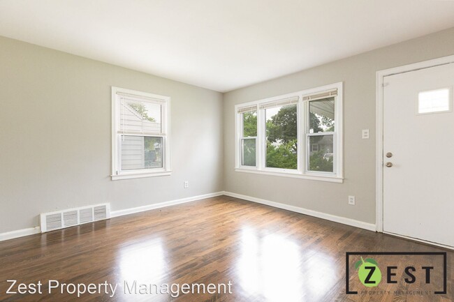 Building Photo - 3 br, 1 bath House - 19366 Woodside