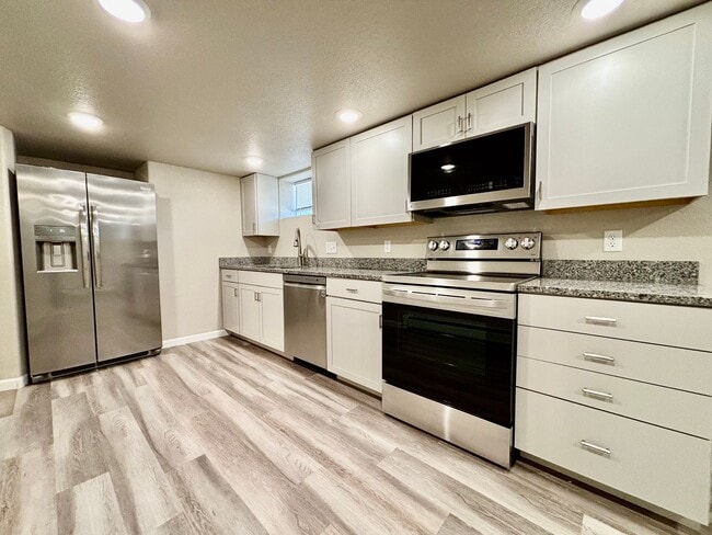 Foto del edificio - 3-Bed, 2-Bath Beauty in a Can’t-Miss Locat...