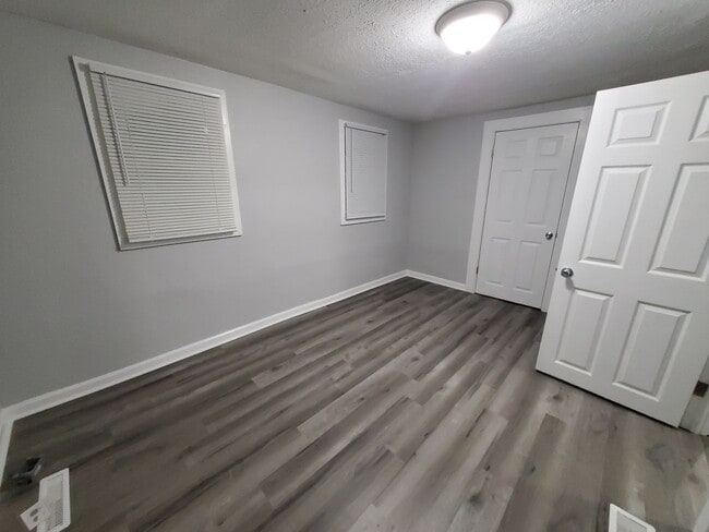 Building Photo - 231 W Follett St