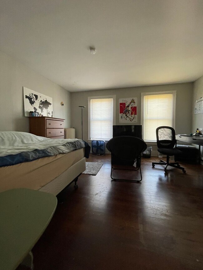 Foto del edificio - 3 Bedroom Apartment in Great Location.