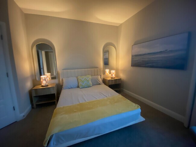 Foto del edificio - 2221 Yellowhammer Rd