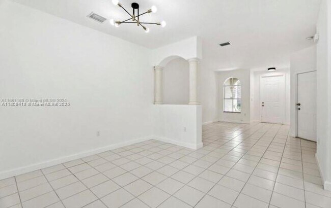 Foto del edificio - 2487 SE 14th St
