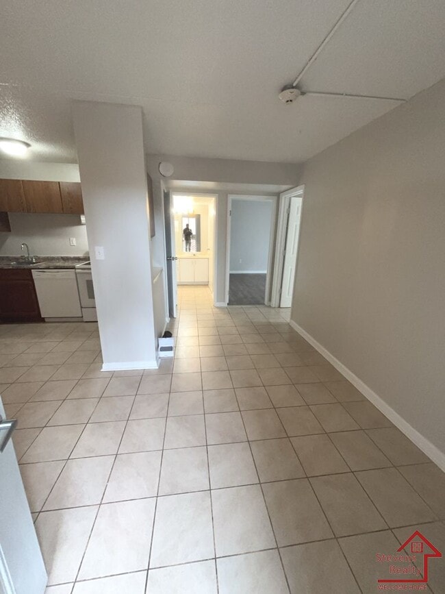 Building Photo - 915 S Seminole Dr
