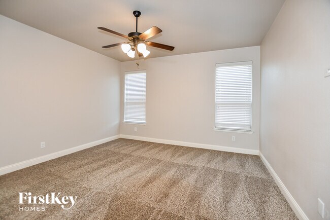 Foto del edificio - 293 Arbury Dr