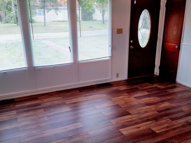 Building Photo - 135 N Bryan Ave