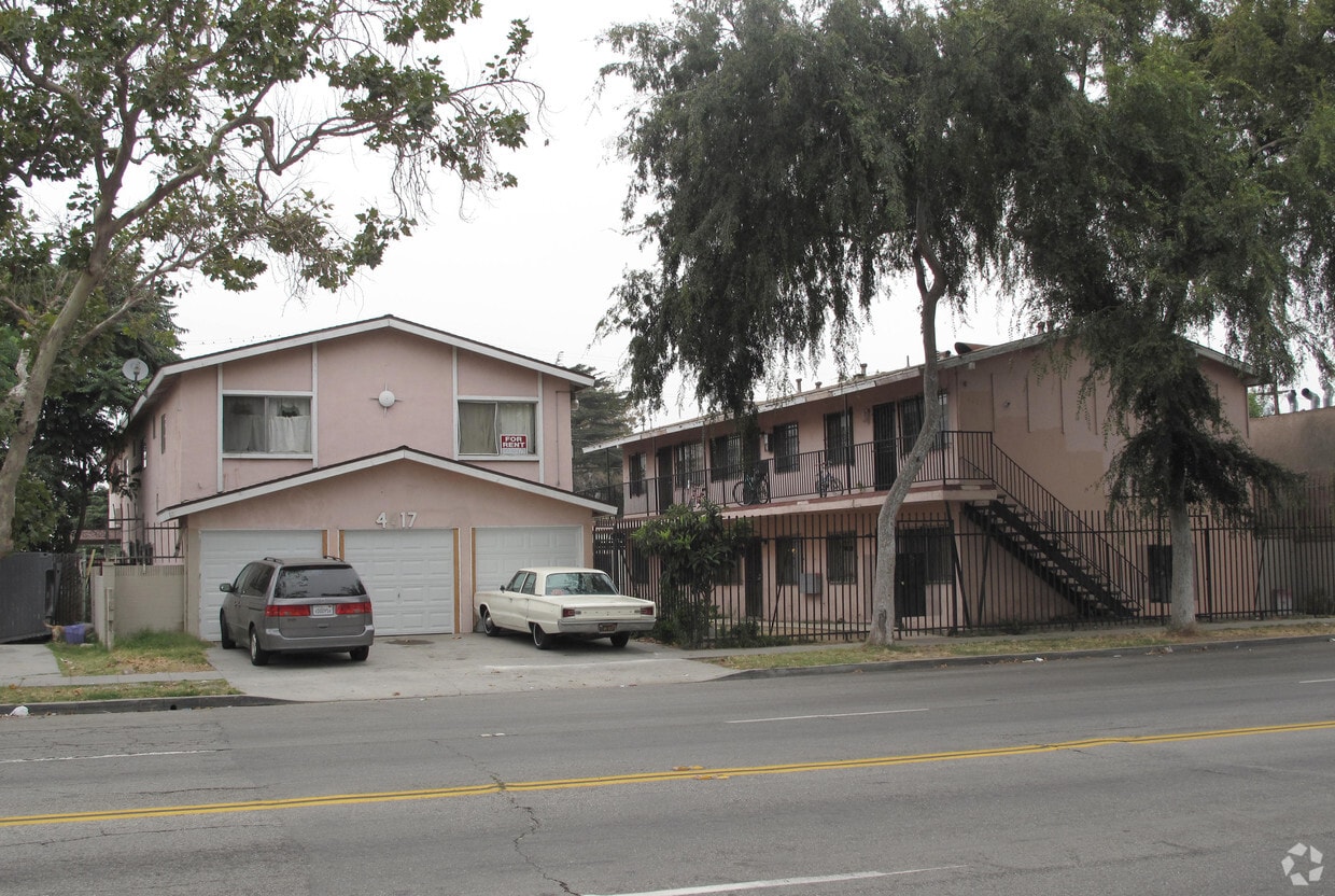 Foto del edificio - 4817 E Compton Blvd