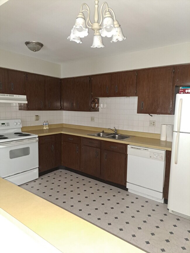Building Photo - 8137 Pine Island Ter