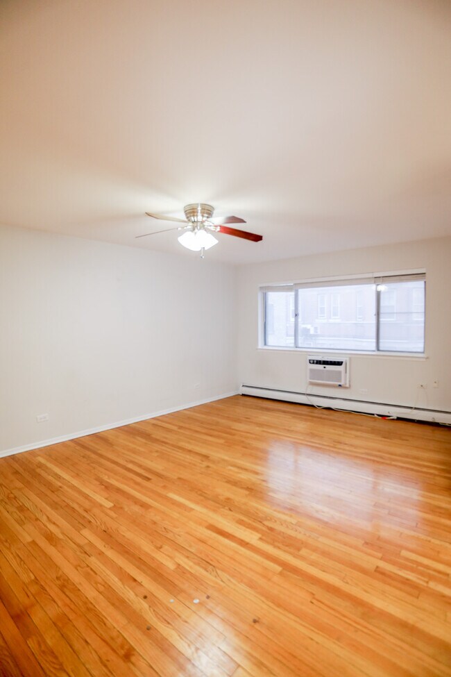 Foto del edificio - 6233 N Winthrop Ave
