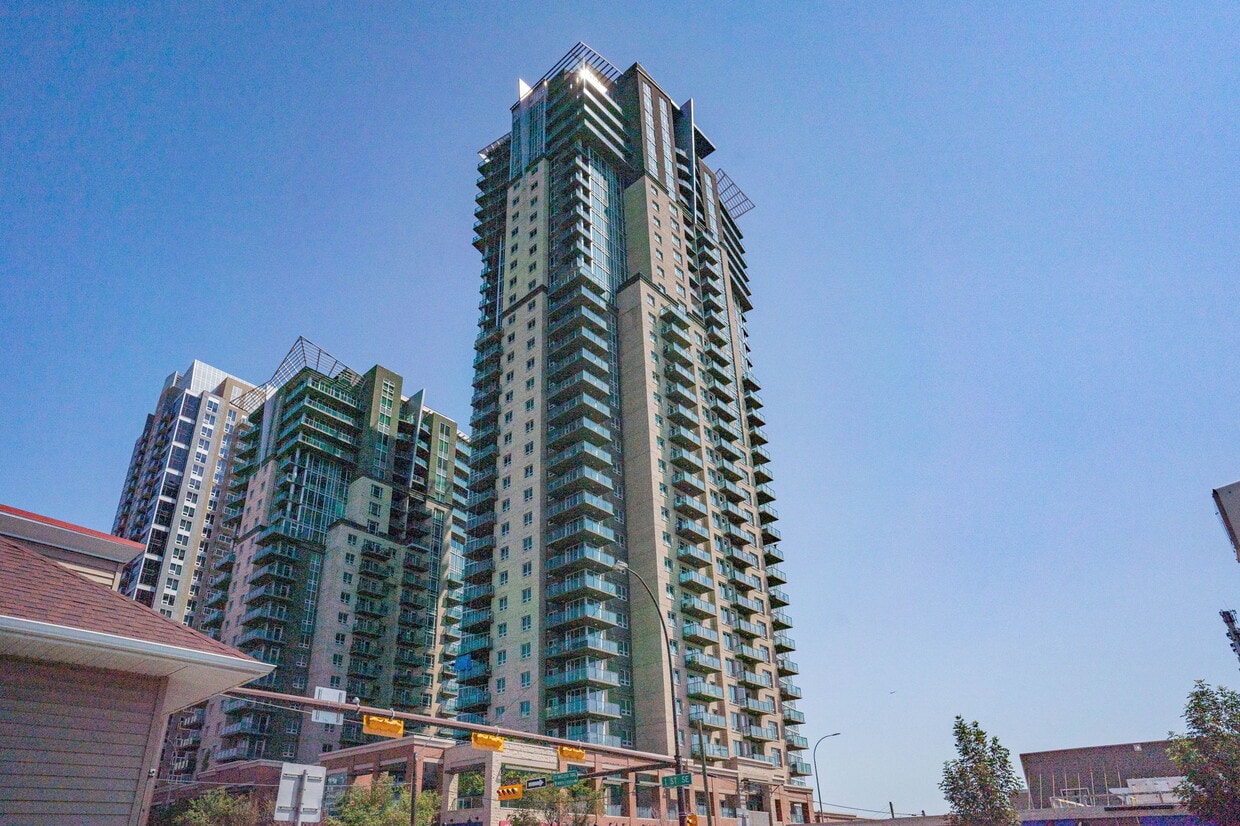 Primary Photo - 210-2301-215 15 Ave SE