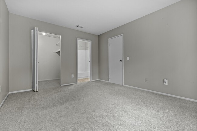 Building Photo - Village Club of Farmington Hills