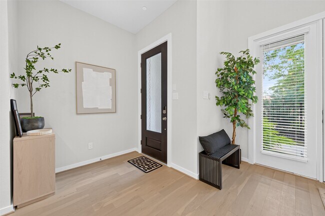 Foto del edificio - 2638 Woodforest Pkwy N