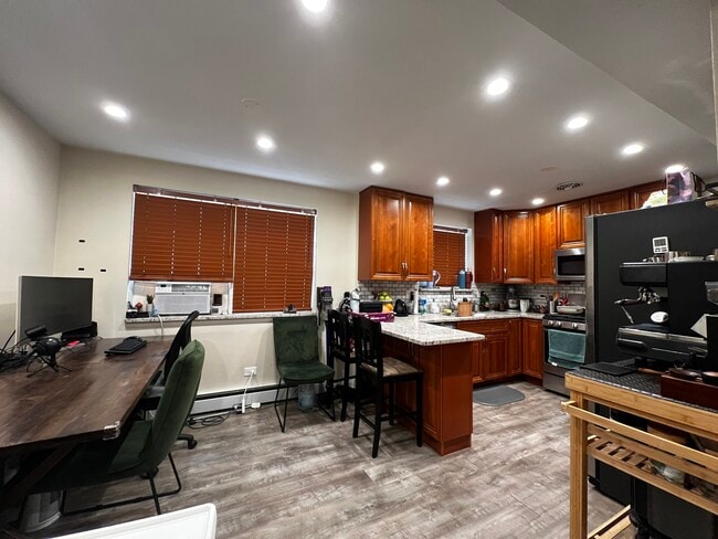 Building Photo - 8052 N Oriole Ave