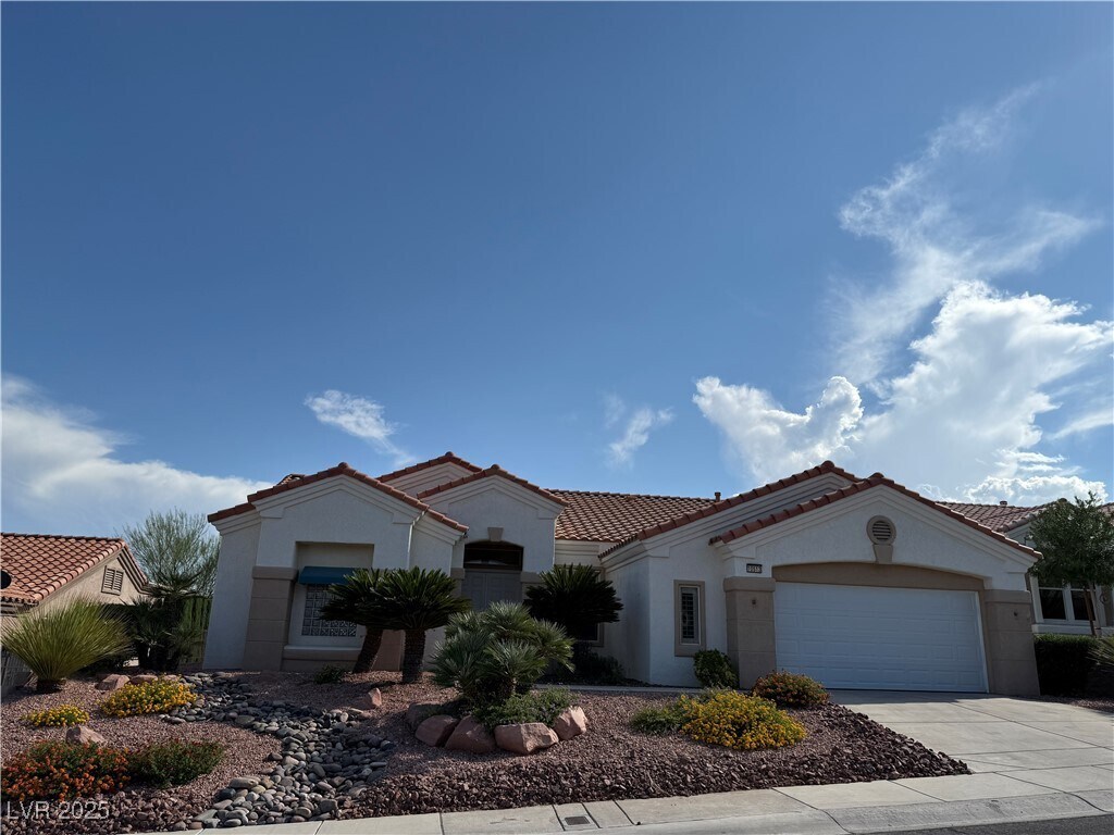 Foto principal - 10513 Longwood Dr