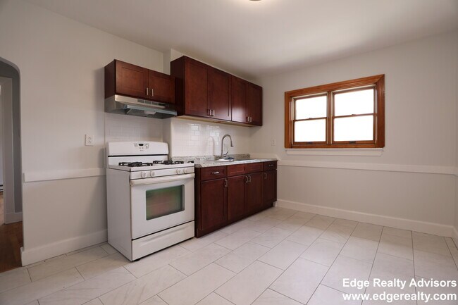 Building Photo - 38 Beechcroft St