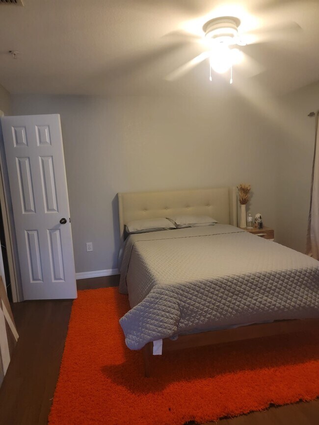 Dormitorio 1 - 10961 Burnt Mill Rd