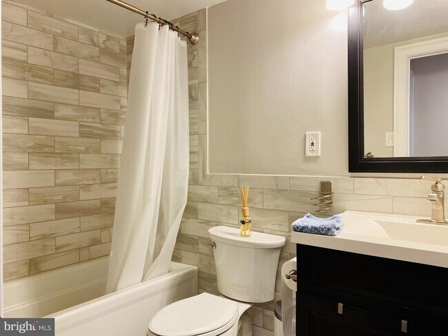 Foto del edificio - 1637 Oakwood Dr