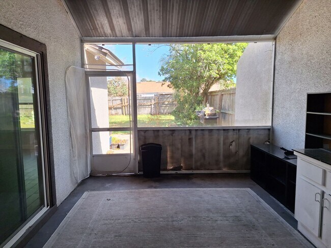 Foto del edificio - 3459 Excalibur Way E