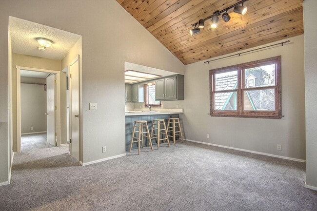 Foto del edificio - Breck Downtown Duplex.  Best location in all of Breck.  3 Bedroom.  GEAR GARAGE.