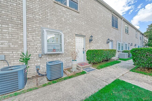 Foto del edificio - 7707 Cambridge St