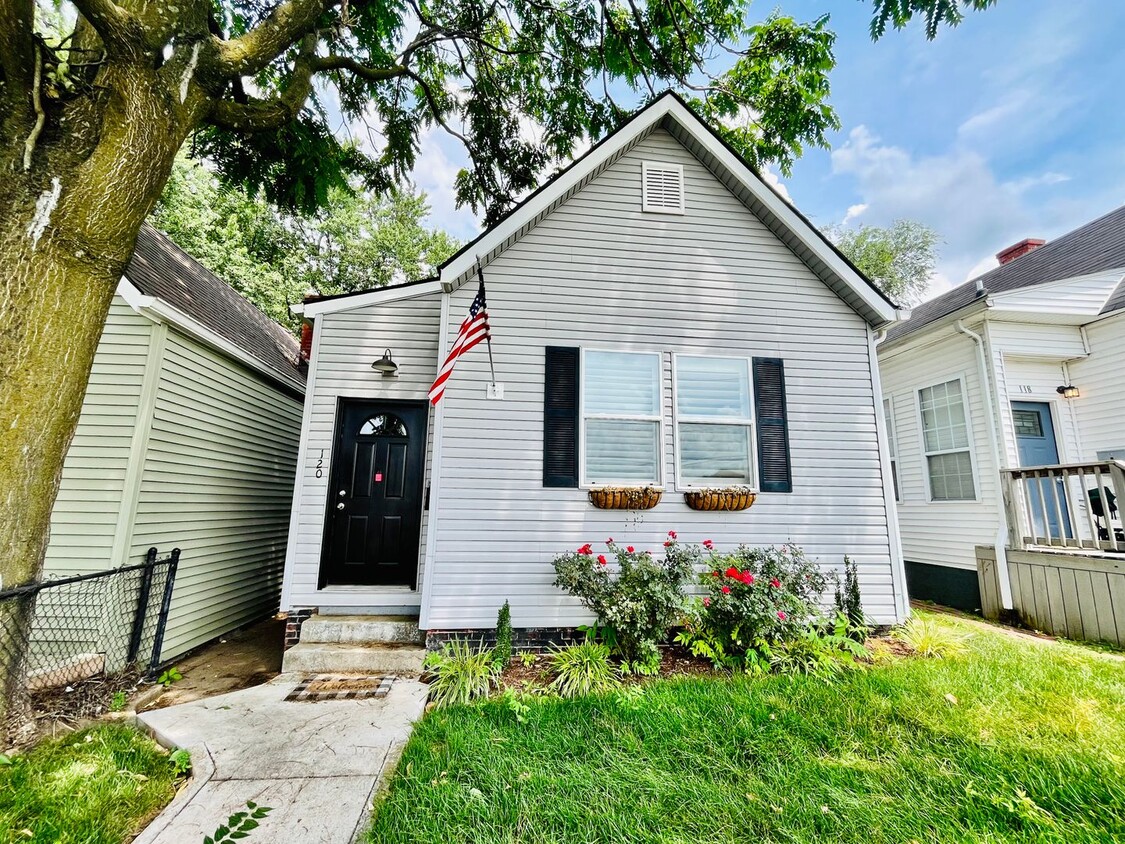 Primary Photo - 120 E 15th St
