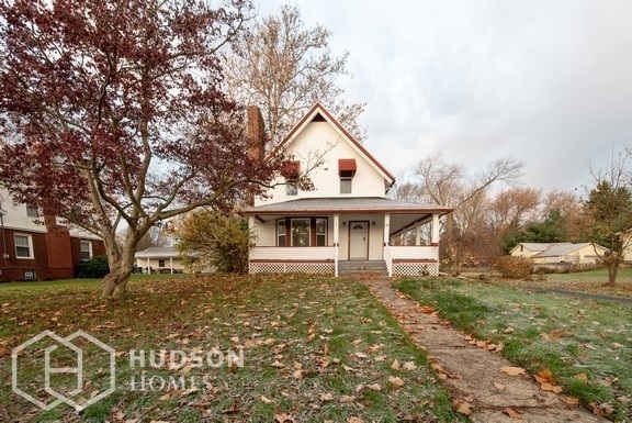 Foto principal - NOW AVAILABLE! - 260 S Broad St, Canfield,...