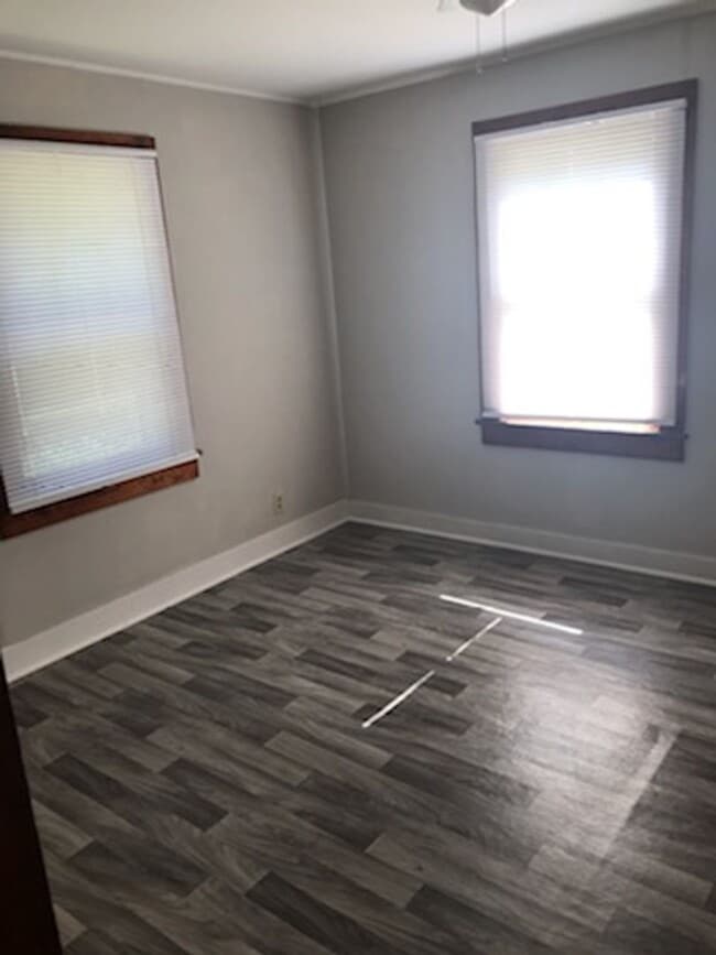 Building Photo - COMING SOON! 3 Bed House