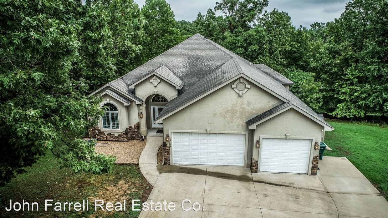 2004 Golden Glade Trail, Osage Beach, MO 65065 House Rental in Osage