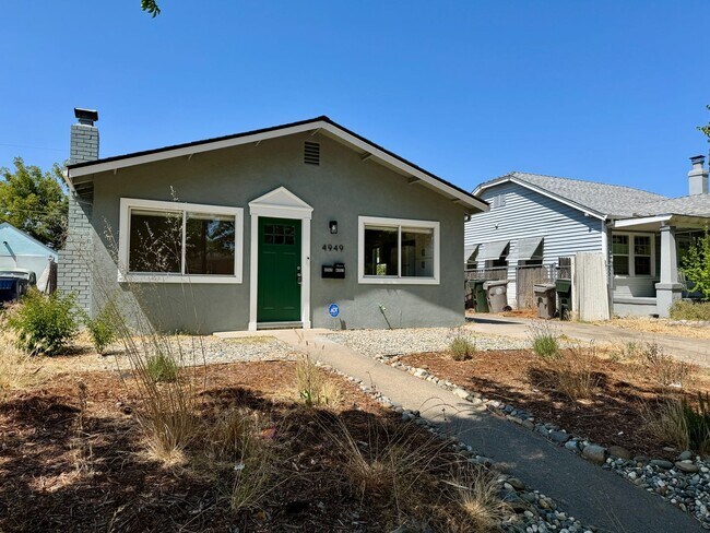 Foto del edificio - Adorable Newley Remodeled Home Available Now in Sacramento!