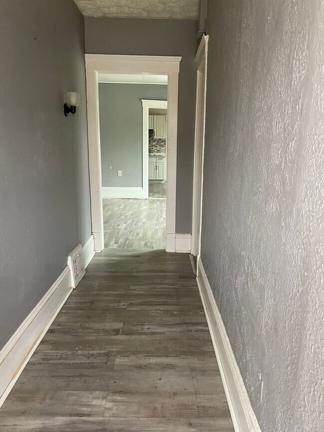 Foto del edificio - 2177 W 83rd St