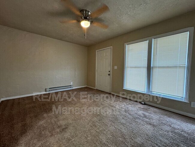 Building Photo - 3205 S Goff Ave
