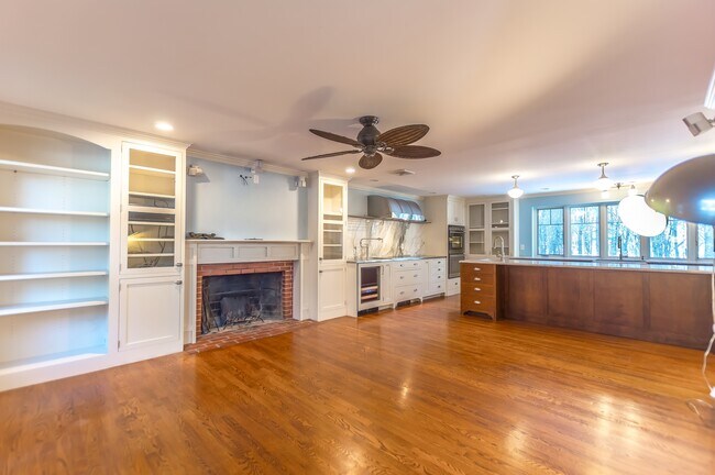 Foto del edificio - 24 Copeland Dr