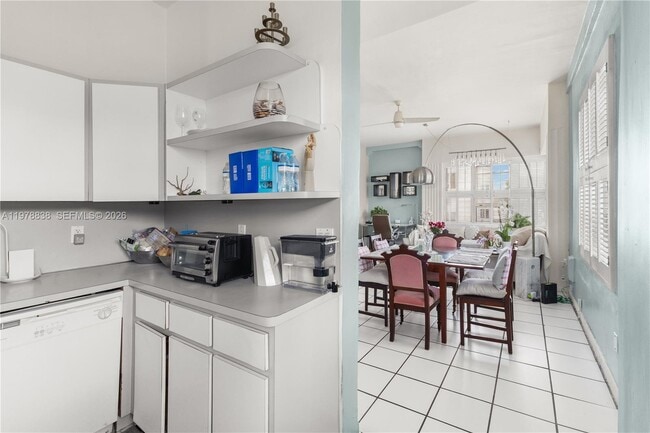 Building Photo - 2421 Lake Pancoast Dr