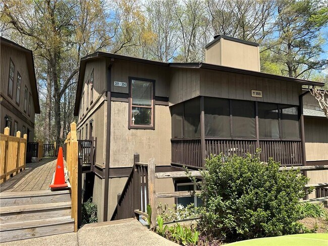 Building Photo - 303 River Run Dr