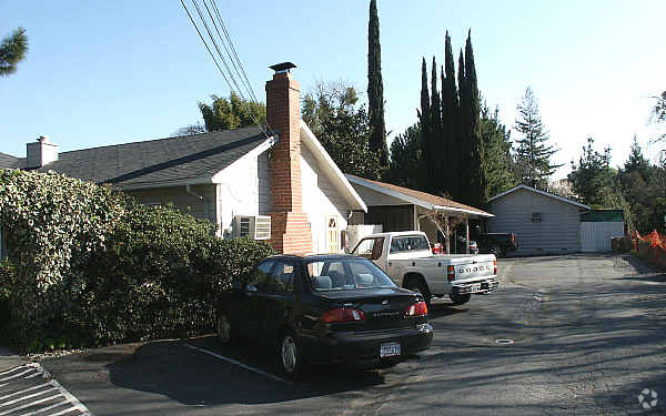 Building Photo - California Palms