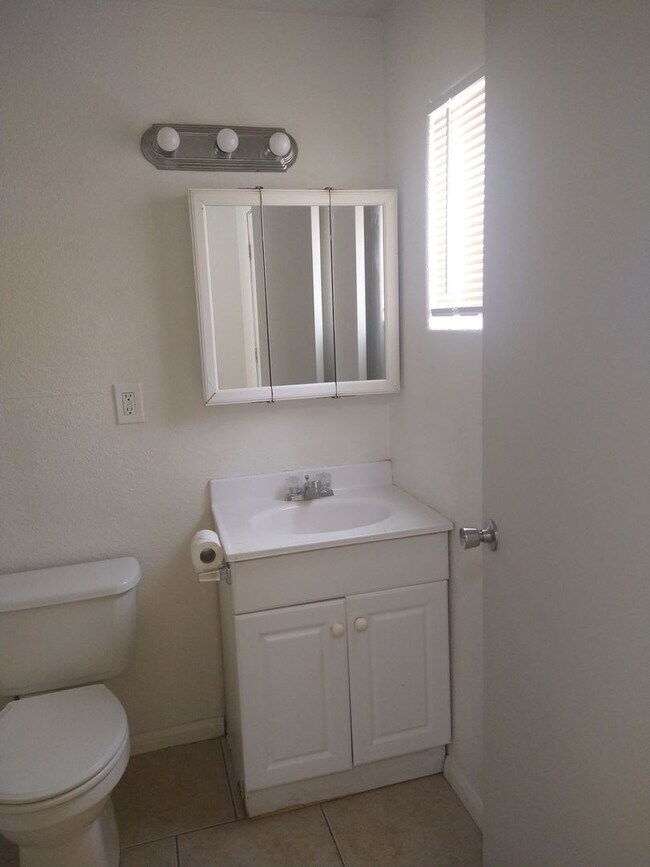 Foto del edificio - Nice and Quite 1 bedroom 1 bath with Bonus...