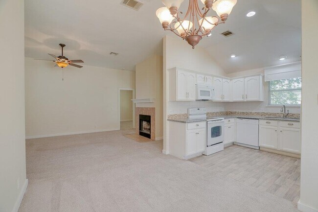 Building Photo - 402 Hickory Tree Dr