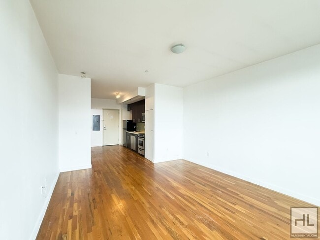 Foto del edificio - NO FEE / Spacious Sunlit Bushwick Studio /...