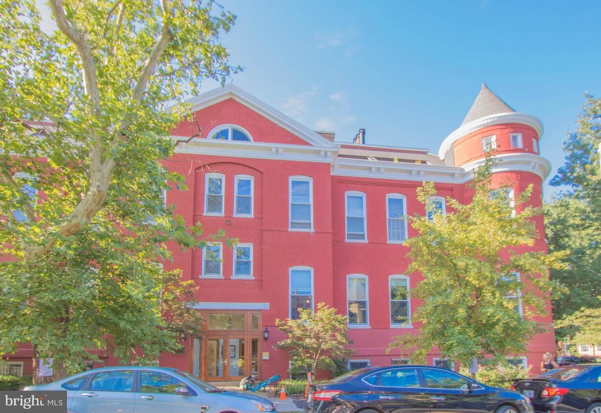 Primary Photo - 301 G St NE