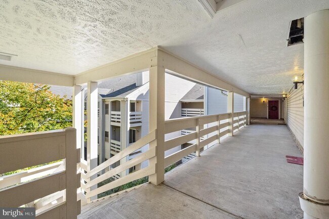 Foto del edificio - 240 S Reynolds St
