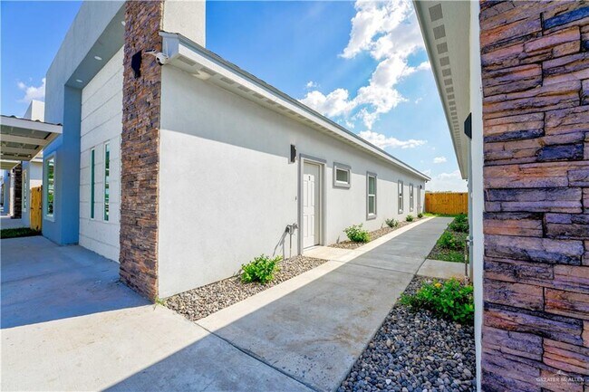 Foto del edificio - 12 Notre Dame Ave